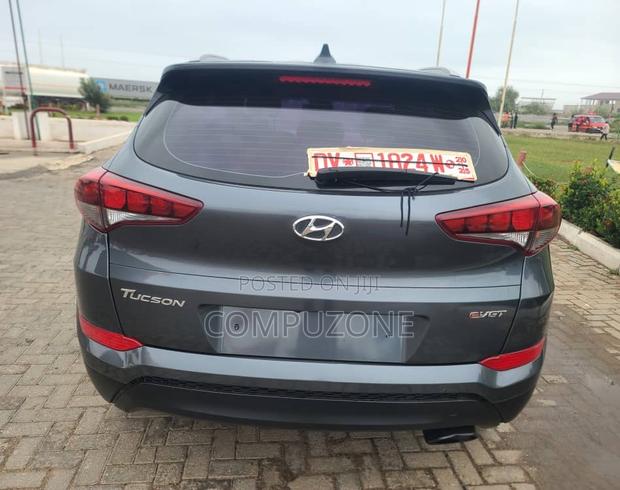 Hyundai Tucson 2017 Gray photo 6