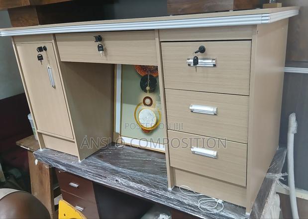 Creamy Computer Desk · Photo 2