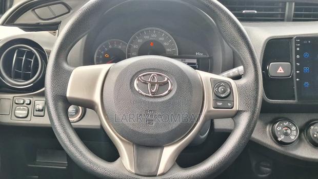 Toyota Vitz 1.3 AWD 5dr 2014 Black