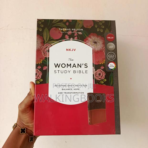 The Woman's Study Bible (Nkjv) · Photo 2