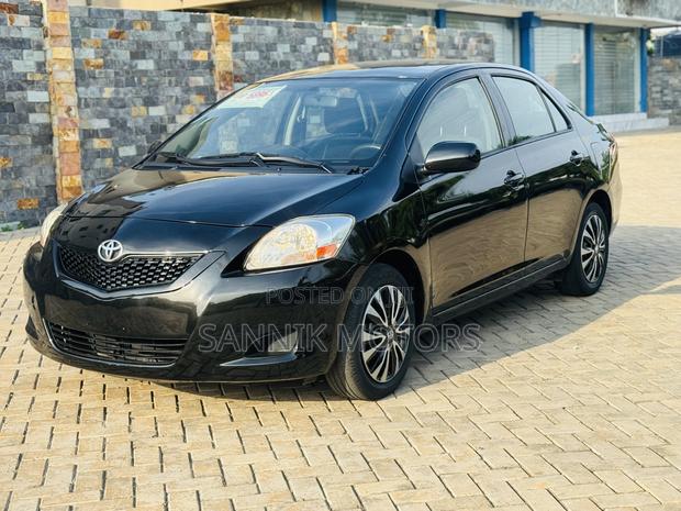 Toyota Yaris 2013 Black