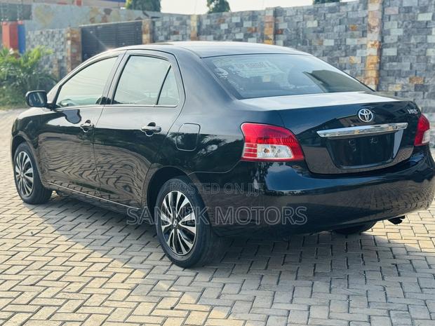 Toyota Yaris 2013 Black