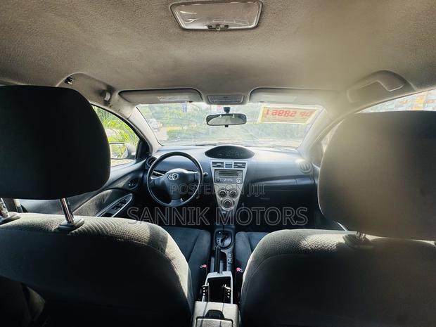 Toyota Yaris 2013 Black