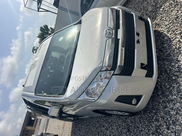 Toyota HiAce 2025 Silver