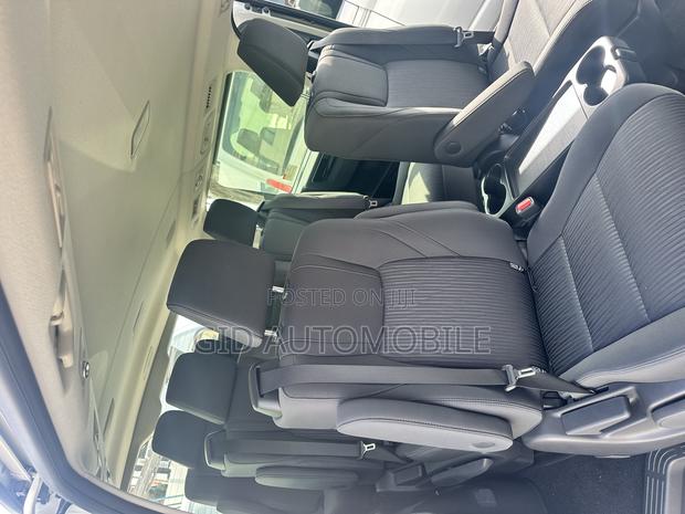 Toyota HiAce 2025 Silver