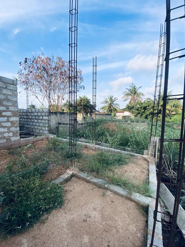Roadside Half Plot of Land for Sale at Old Barrier Befor West Hills Mal photo 4