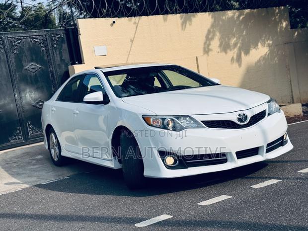 Toyota Camry SE Sport 4dr Sedan (2.5L 4cyl 6A) 2014 White