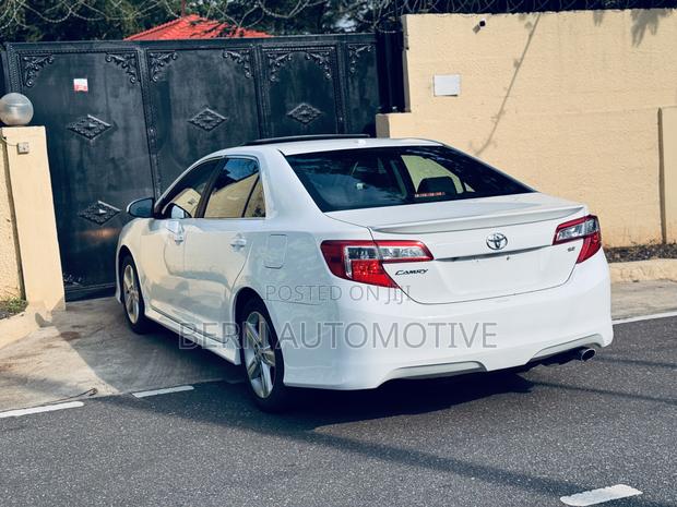 Toyota Camry SE Sport 4dr Sedan (2.5L 4cyl 6A) 2014 White