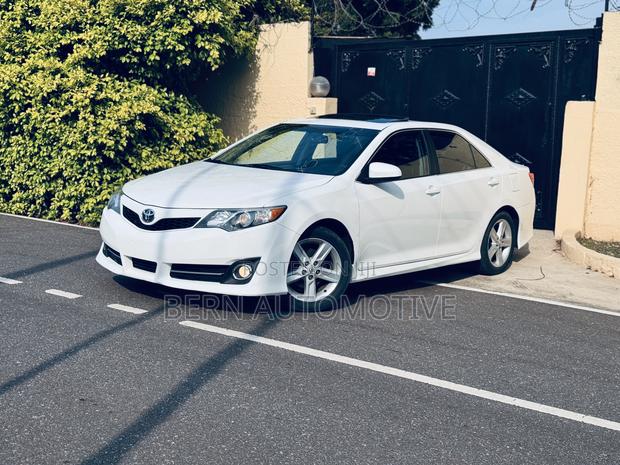 Toyota Camry SE Sport 4dr Sedan (2.5L 4cyl 6A) 2014 White