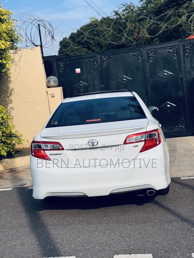 Toyota Camry SE Sport 4dr Sedan (2.5L 4cyl 6A) 2014 White