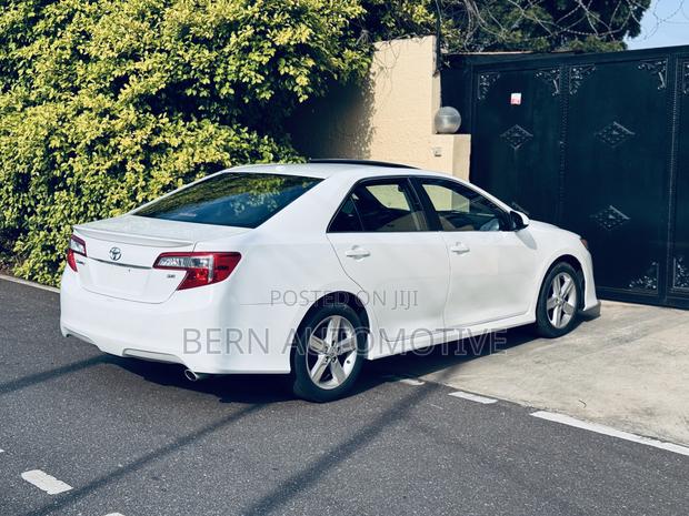 Toyota Camry SE Sport 4dr Sedan (2.5L 4cyl 6A) 2014 White