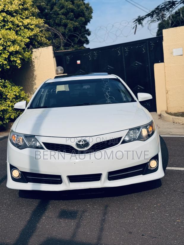 Toyota Camry SE Sport 4dr Sedan (2.5L 4cyl 6A) 2014 White