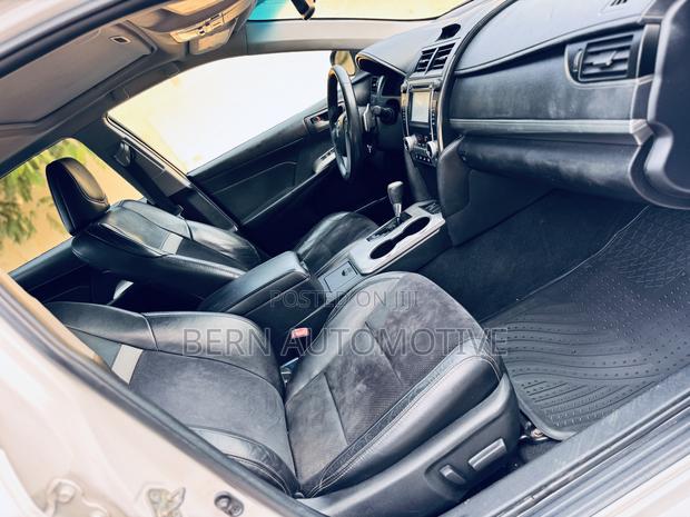 Toyota Camry SE Sport 4dr Sedan (2.5L 4cyl 6A) 2014 White