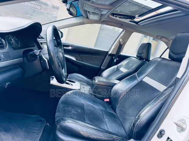 Toyota Camry SE Sport 4dr Sedan (2.5L 4cyl 6A) 2014 White