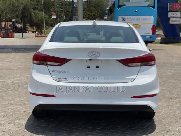 Hyundai Elantra 2017 White photo 2