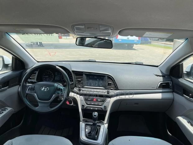 Hyundai Elantra 2017 White photo 6