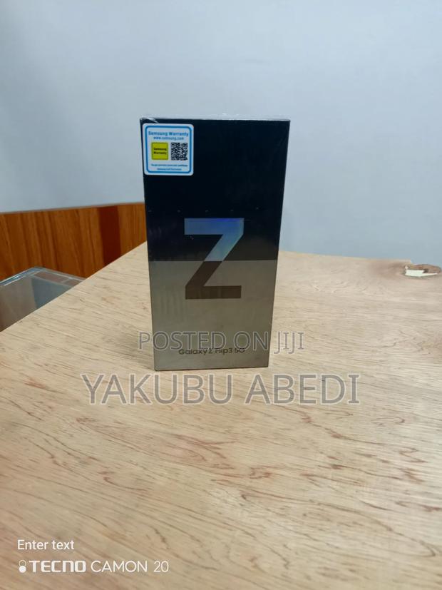 New Samsung Galaxy Z Flip 3 256 GB Black photo 2