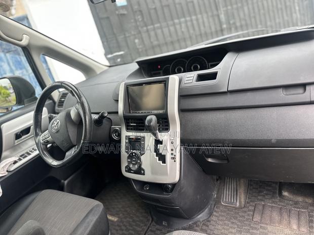 Toyota Voxy 2010 Black