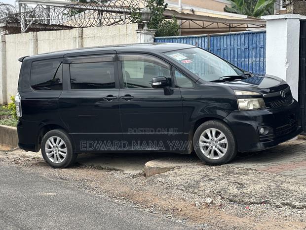 Toyota Voxy 2010 Black