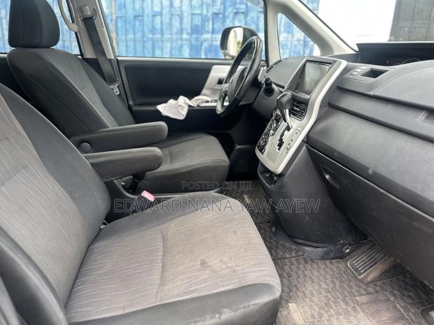 Toyota Voxy 2010 Black