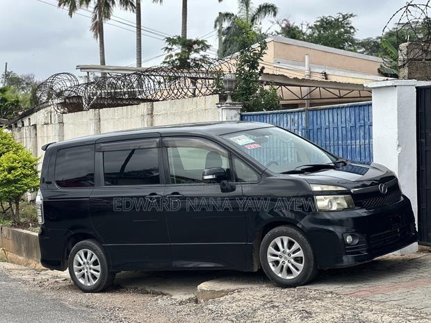 Toyota Voxy 2010 Black