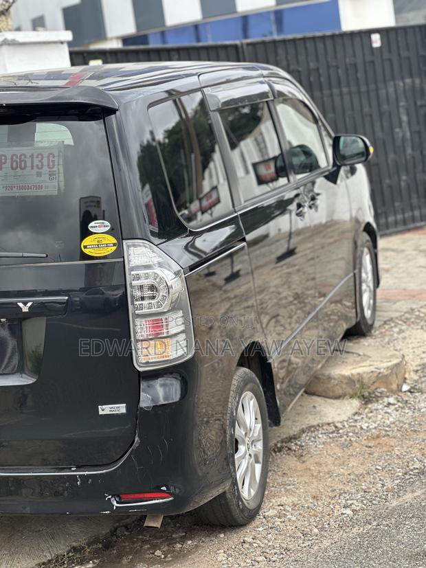 Toyota Voxy 2010 Black