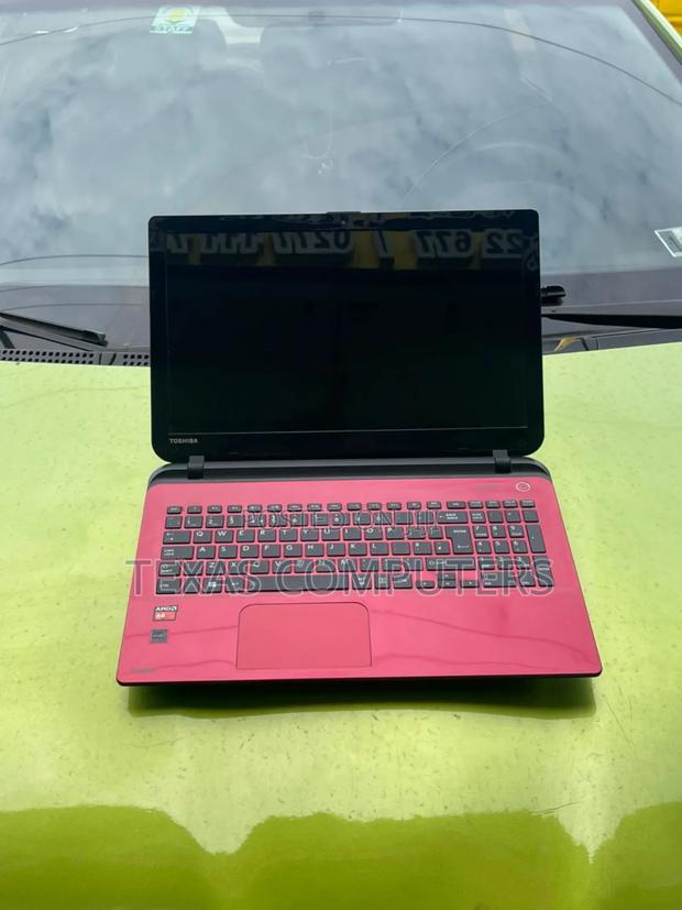 Laptop Toshiba Satellite L50D 8GB Intel Core I7 HDD 500GB · Photo 4
