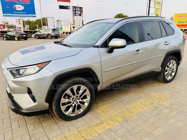 Toyota RAV4 Limited 2021 Gray