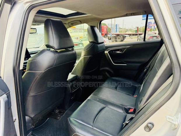 Toyota RAV4 Limited 2021 Gray