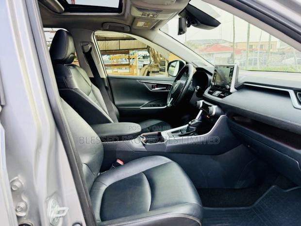 Toyota RAV4 Limited 2021 Gray