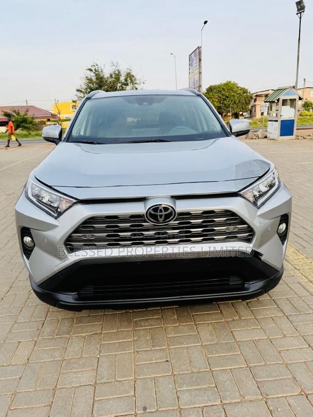 Toyota RAV4 Limited 2021 Gray