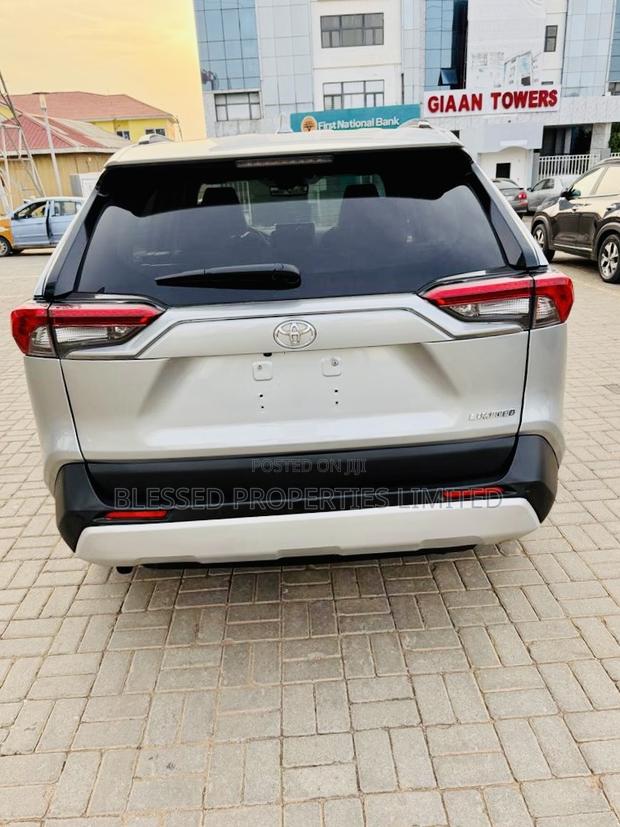 Toyota RAV4 Limited 2021 Gray