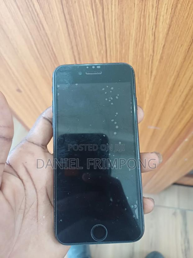 Apple iPhone 7 32 GB Black · Photo 4