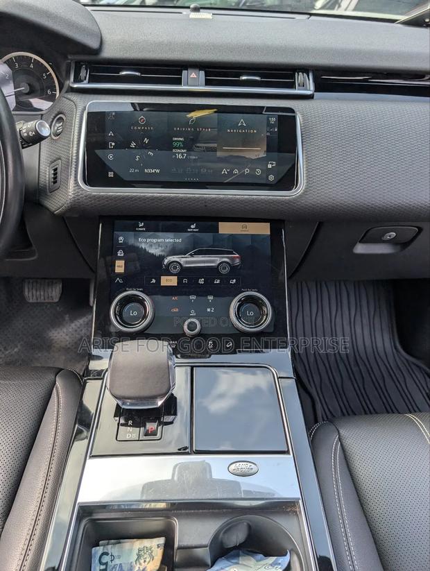 Land Rover Range Rover Velar R-Dynamic S 2023 White photo 15