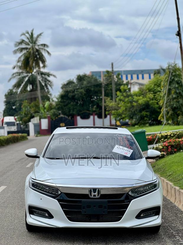 Honda Accord Touring 2018 Pearl