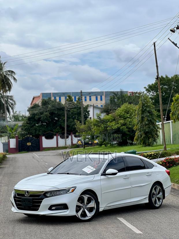 Honda Accord Touring 2018 Pearl