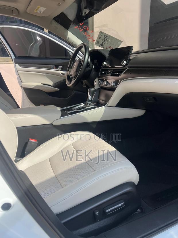 Honda Accord Touring 2018 Pearl