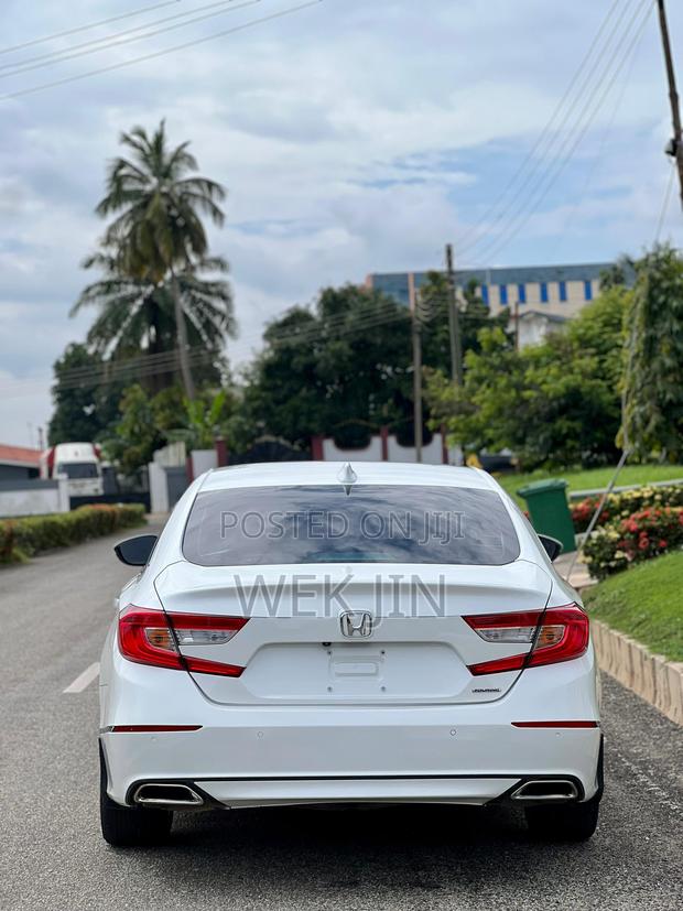 Honda Accord Touring 2018 Pearl