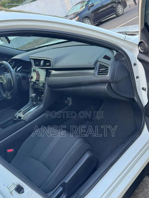 Honda Civic Sport 4dr Hatchback (1.5L 4cyl) 2017 White photo 6