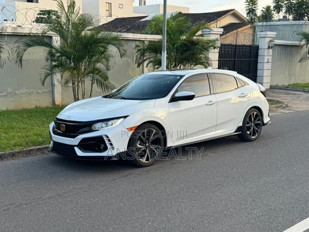 Honda Civic Sport 4dr Hatchback (1.5L 4cyl) 2017 White photo 2