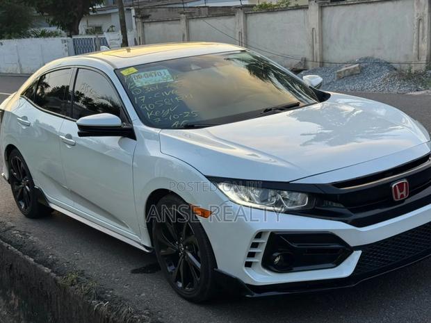 Honda Civic Sport 4dr Hatchback (1.5L 4cyl) 2017 White photo 3