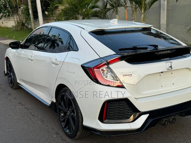 Honda Civic Sport 4dr Hatchback (1.5L 4cyl) 2017 White photo 5