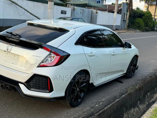 Honda Civic Sport 4dr Hatchback (1.5L 4cyl) 2017 White photo 4
