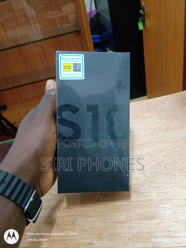 New Samsung Galaxy S10 Plus 128 GB Black · Photo 4