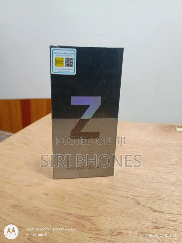 New Samsung Galaxy Z Flip 3 256 GB Purple photo 2