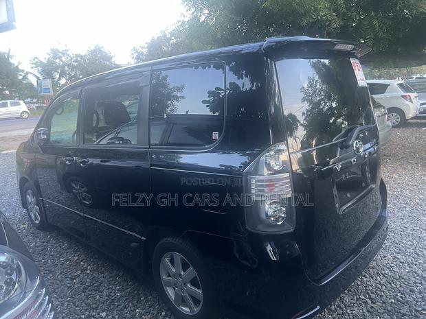 Toyota Voxy 2012 Black photo 2