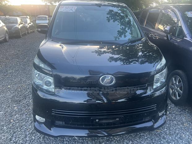Toyota Voxy 2012 Black