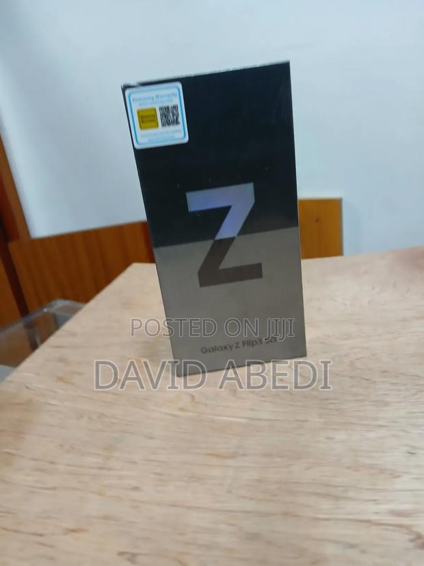 New Samsung Galaxy Z Flip 3 256 GB Purple photo 2