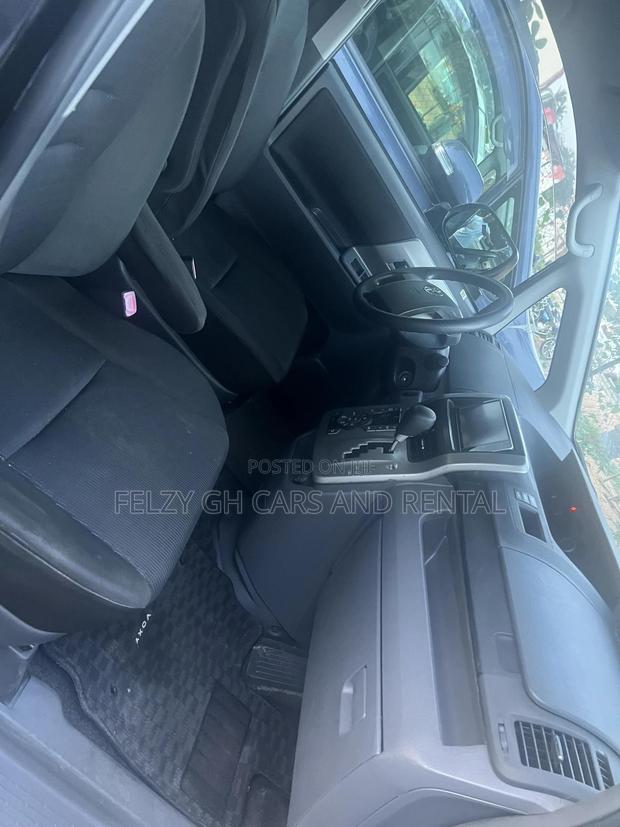 Toyota Voxy 2012 Black photo 4