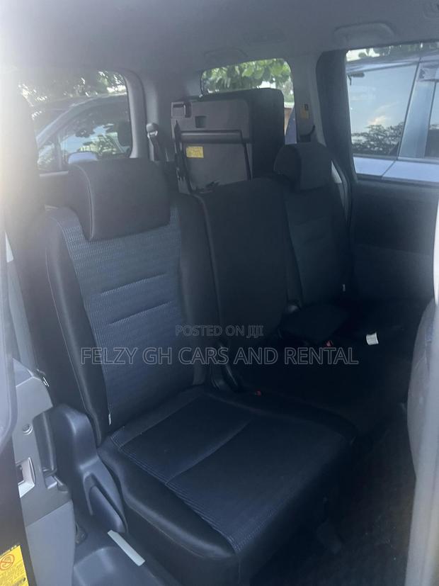 Toyota Voxy 2012 Black photo 5